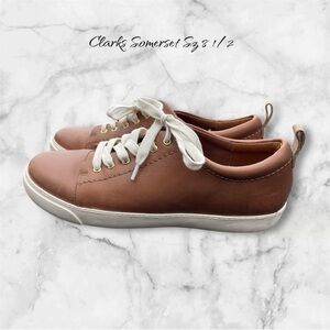 Clarks Women's Tan Leather Low-Top Sneakers with White Laces